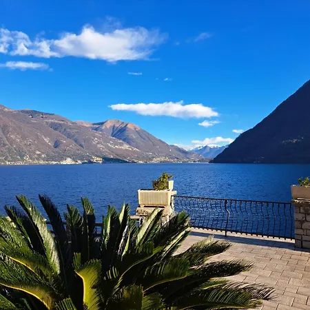 Darsena By Quokka 360 - Lakefront House With Garden And Private Dock