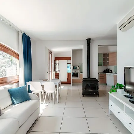 Darsena By Quokka 360 - Lakefront House With Garden And Private Dock Διαμέρισμα Brienno