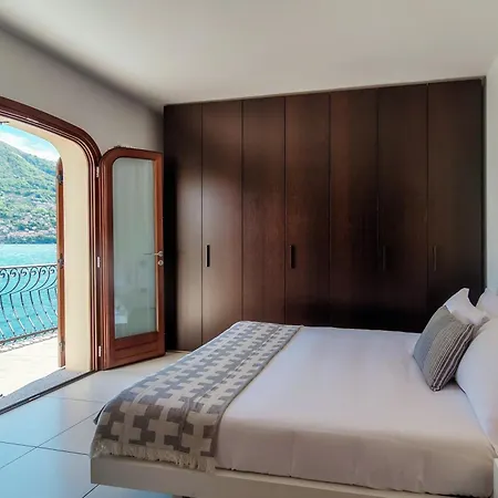 Apartamento Darsena By Quokka 360 - Lakefront House With Garden And Private Dock Brienno